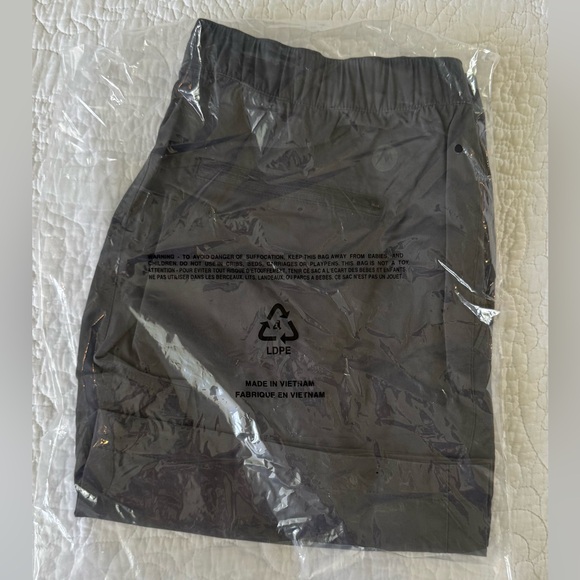 NWT Marmot Women’s Kodachrome short 7” - black - Picture 5 of 6